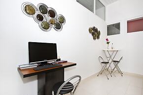 Luxury Apartment With Pool, Large Patio & sea View