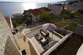 Luxury Apartment With Pool, Large Patio & sea View