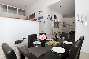 Luxury Apartment With Pool, Large Patio & sea View