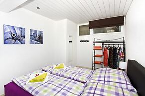 Luxury Apartment With Pool, Large Patio & sea View