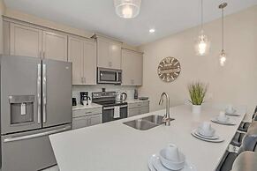 Lake View and Mickey Room! Stunning Home! #5sl851