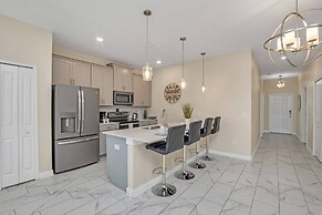 Lake View and Mickey Room! Stunning Home! #5sl851