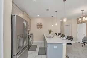 Lake View and Mickey Room! Stunning Home! #5sl851