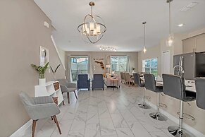 Lake View and Mickey Room! Stunning Home! #5sl851