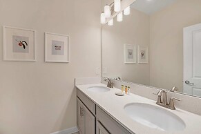 Lake View and Mickey Room! Stunning Home! #5sl851