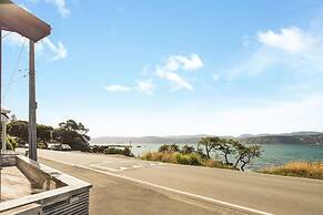 Pristine 2-bed waterfront, Karaka Bays