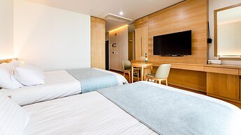 Gangneung Bluestay