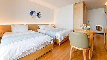 Gangneung Bluestay