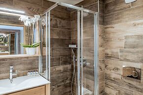 Mammoth Lodge by Alpine Resorts