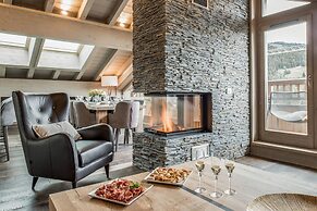 Mammoth Lodge by Alpine Resorts
