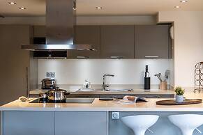 Mammoth Lodge by Alpine Resorts