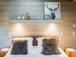 Mammoth Lodge by Alpine Resorts