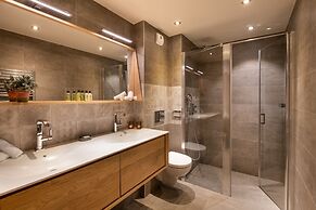 Mammoth Lodge by Alpine Resorts