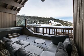 Mammoth Lodge by Alpine Resorts