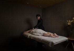 Mammoth Lodge by Alpine Resorts