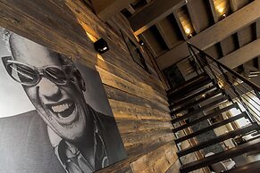 Mammoth Lodge by Alpine Resorts