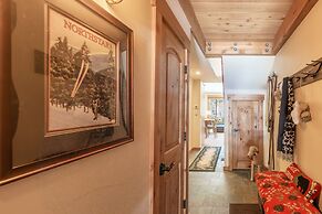 Beautiful Mountain 2 Bedroom Ski-In/Ski-Out in Ski Trails by RedAwning