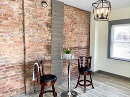 The Blackjack Duplex - Private Yard & Parking, Near Falls & Casino by 