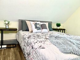 The Blackjack Duplex - Private Yard & Parking, Near Falls & Casino by 