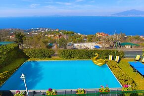 Villa Luisa play& pool