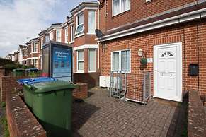 Stayzo Penthouse Accommodation 1- Premier Lodge