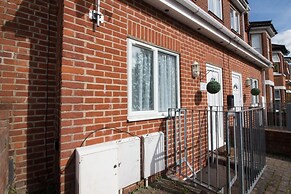 Stayzo Penthouse Accommodation 1- Premier Lodge