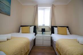 Stayzo Penthouse Accommodation 1- Premier Lodge