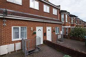 Stayzo Penthouse Accommodation 1- Premier Lodge