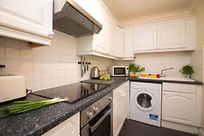 Stayzo Penthouse Accommodation 1- Premier Lodge