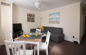 Stayzo Penthouse Accommodation 1- Premier Lodge