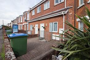 Stayzo Penthouse Accommodation 2- Premier Lodge