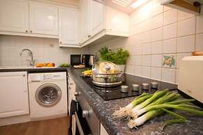 Stayzo Penthouse Accommodation 2- Premier Lodge