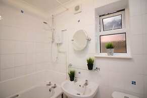 Stayzo Penthouse Accommodation 2- Premier Lodge