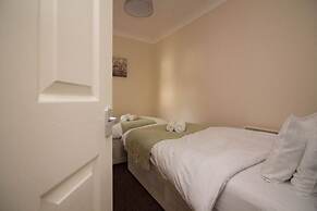 Stayzo Penthouse Accommodation 2- Premier Lodge