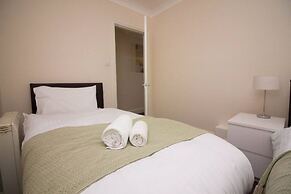 Stayzo Penthouse Accommodation 2- Premier Lodge