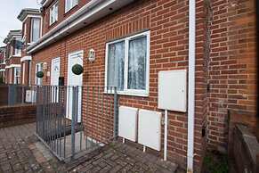 Stayzo Penthouse Accommodation 2- Premier Lodge