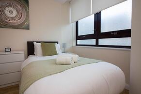 Stayzo Castle Point 6 Apartment - Premier Lodge