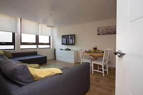 Stayzo Castle Point 6 Apartment - Premier Lodge