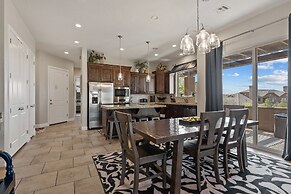 Sunset on the 5th 3 Bedroom Townhouse by RedAwning