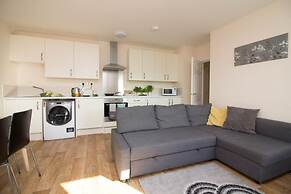 Stayzo Castle Penthouse 17 - A Clean Fresh Modern Apartment With Free 