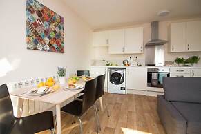 Stayzo Castle Penthouse 17 - A Clean Fresh Modern Apartment With Free 