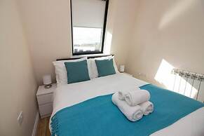 Stayzo Castle Penthouse 17 - A Clean Fresh Modern Apartment With Free 