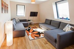 Stayzo Castle Point Apartments Premier Lodge