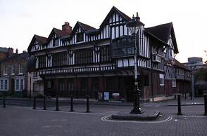 Stayzo Castle Point Apartments Premier Lodge