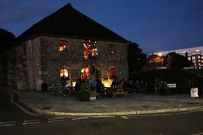 Stayzo Castle Point Apartments Premier Lodge