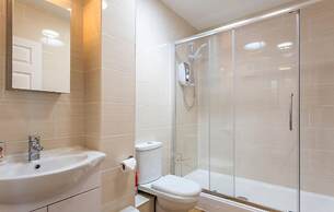 Stayzo Castle Point Apartments Premier Lodge