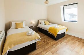 Stayzo Castle Point Apartments Premier Lodge