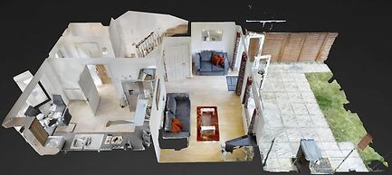 Stayzo - Cole Green Lane - Ideal for Your Next Staycation or Workcatio