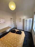 Stayzo House Accommodation- Coventry Free Parking