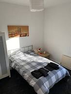 Stayzo House Accommodation- Coventry Free Parking
